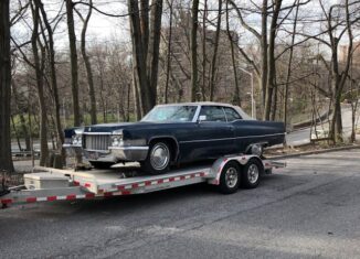 Voertuig op aanhanger