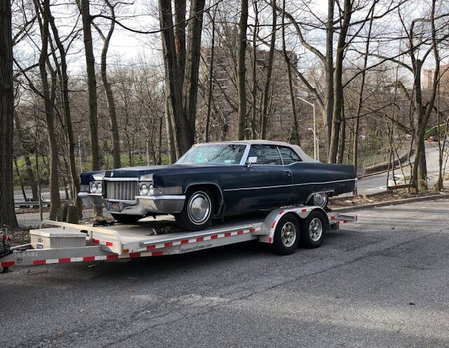 Voertuig op aanhanger